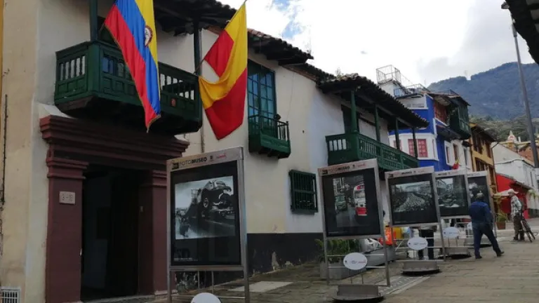 Conoce la nueva biblioteca especializada en historia política de Colombia