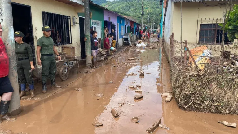 ¿Cuántos damnificados hay en Colombia por la ola invernal?