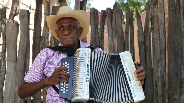 Nafer Durán, el rey vallenato que cuida su corazón con las notas del acordeón