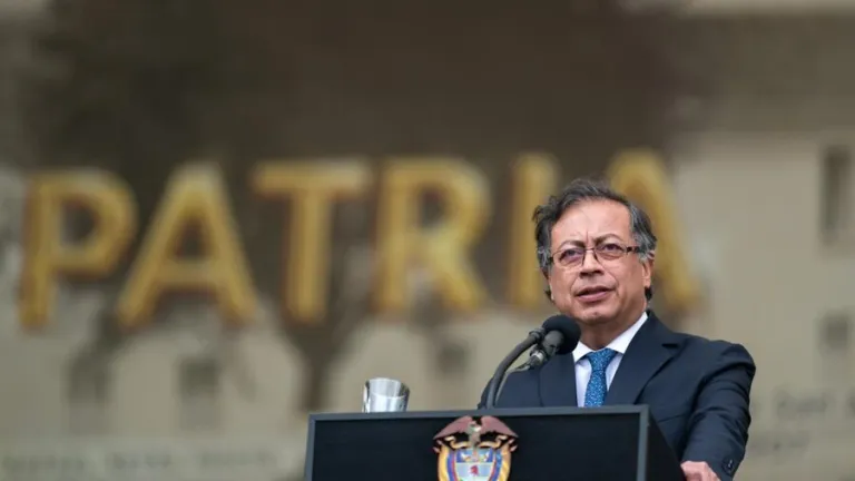 Se deben tener nuevas capacidades de la Fuerza Pública para combatir el narcotráfico | Gustavo Petro