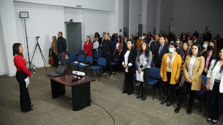 Gobierno buscará formalizar más de 900 mil docentes y militares del Estado