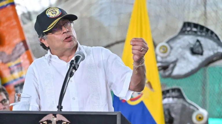 Conpes para aviones será según realidades de seguridad de Colombia