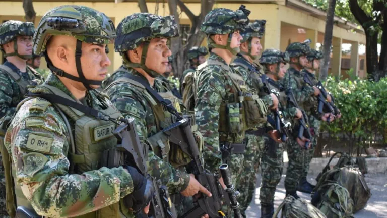 Soldados fueron retenidos por civiles en Briceño, Antioquia. 