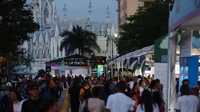 CaliLee 2026 continúa hasta el 2 de noviembre con invitados como Dolores Reyes y Junot Díaz, además de presentaciones y actividades culturales.