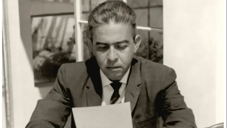 Carlos Castro Saavedra: exorcizar el dolor a través de la poesía