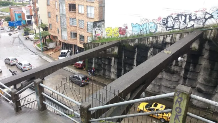 En Manizales piden intervenir con urgencia un puente por suicidios