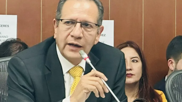 Luis Guillermo Pérez: revocatoria de sanción 