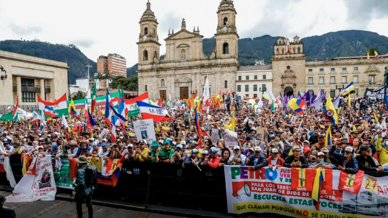 Movimientos sociales apoyan al presidente Petro