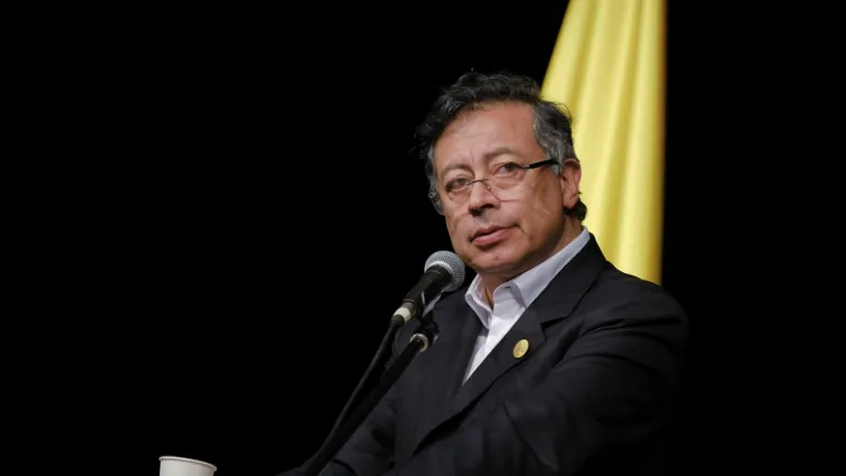 Pronunciamiento Gustavo Petro sobre renuncia del príncipe Andrés