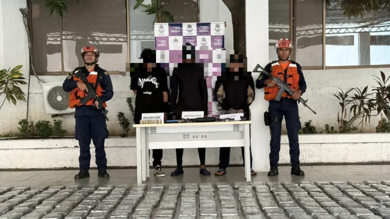 Petro celebra incautación de casi media tonelada de cocaína en La Guajira