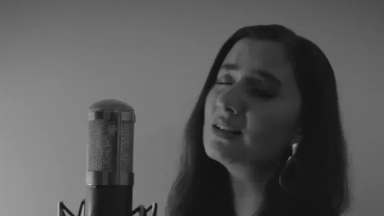 Demo de la Semana: Los aretes de la luna de Ari Villalba