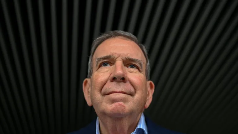 Edmundo González salió de Venezuela rumbo a España