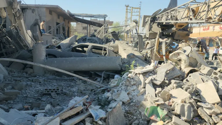 Bombardeos Israelíes en Líbano: cientos de personas huyen