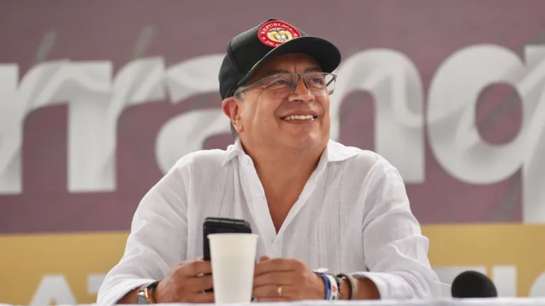 Bajar tarifas eléctricas en Colombia, propuesta de presidente Petro