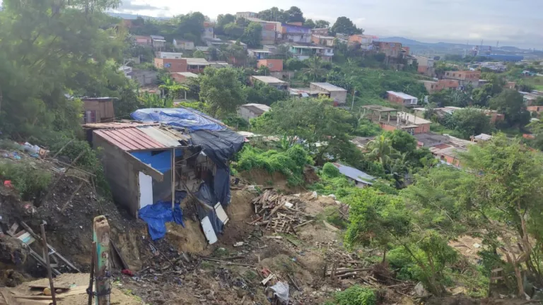 Deslizamiento en Cartagena dejó 63 personas damnificadas | Ola invernal