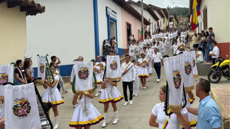 En el Catatumbo, las bandas marciales de Convención, Norte de Santander, promueven la formación, la disciplina y la permanencia escolar de niños y jóvenes.