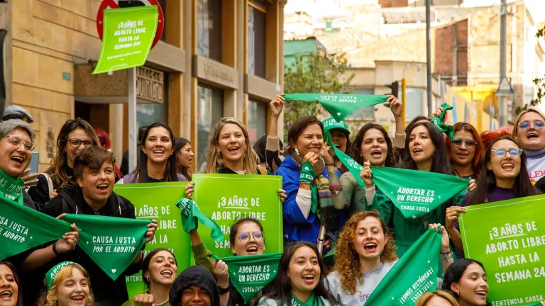 Aborto legal en Bogotá: persisten barreras en EPS y Concejo estudia nuevas restricciones
