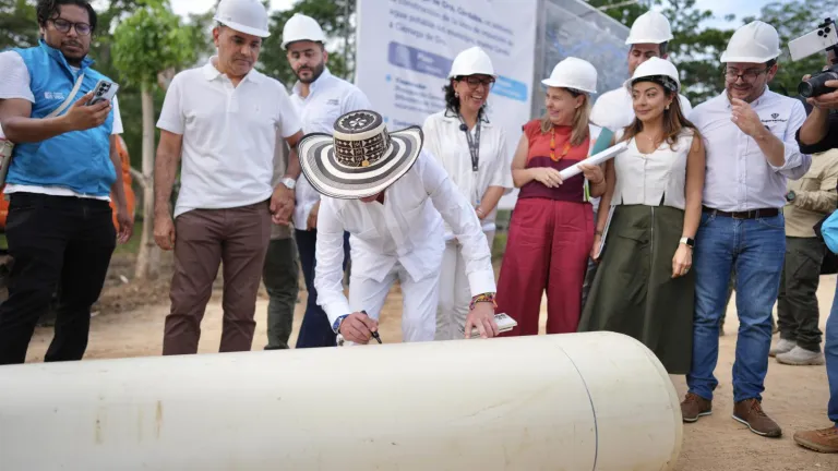 Petro entrega obras en Ciénaga de Oro 