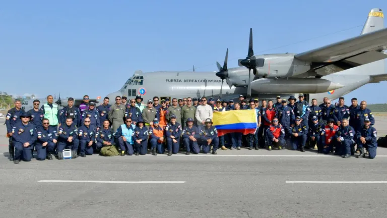 Colombia despliega 63 rescatistas en Venezuela para labores humanitarias tras los sismos