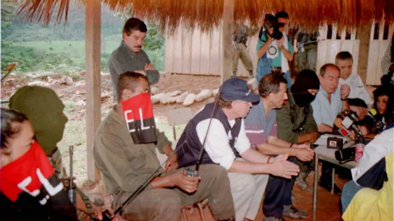 El ELN en Colombia: Origen, Procesos de Paz y su Impacto