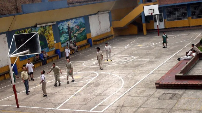 Justicia juvenil en Colombia: errores derechos de adolescentes