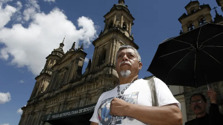 Falleció el profesor Gustavo Moncayo, quien caminó por la liberación de su hijo