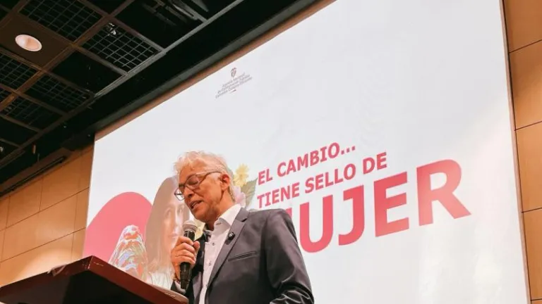 Contratación pública Colombia: gobierno Petro contra los monopolios