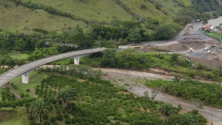 Vía Manizales - Medellín 