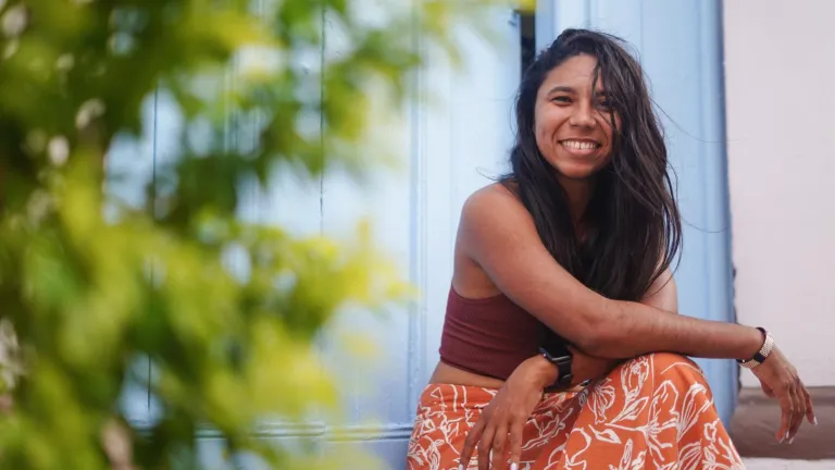 Cindy Herrera, escritora cartagenera qué resalta el feminismo y la cultura popular