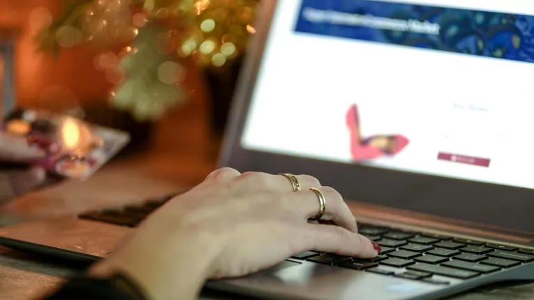Día de Internet Seguro avances del MinTIC en conectividad en Colombia en 2025