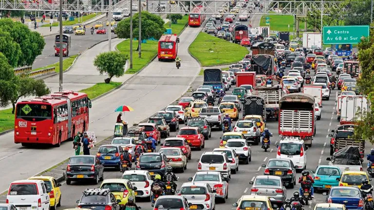 Pico y placa Bogotá HOY taxis-vehículos particulares: 21 a 25 abril 2025