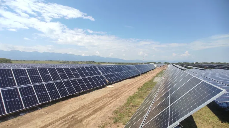 Inauguran Ecoparque solar Brisas en Aipe, Huila