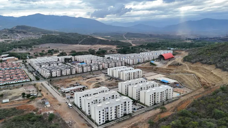 El Gobierno nacional entrega nuevas viviendas a 66 familias afectadas por lluvias en Cúcuta