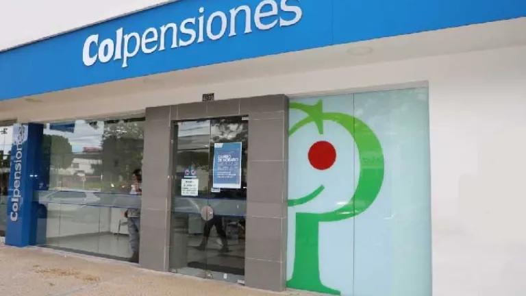 El primer mandatario aclaró que la transferencia de más de 25 mil cotizantes de fondos privados a Colpensiones se trata de hacer cumplir la ley y pidió claridad a la banca sobre los plazos de transferencia.