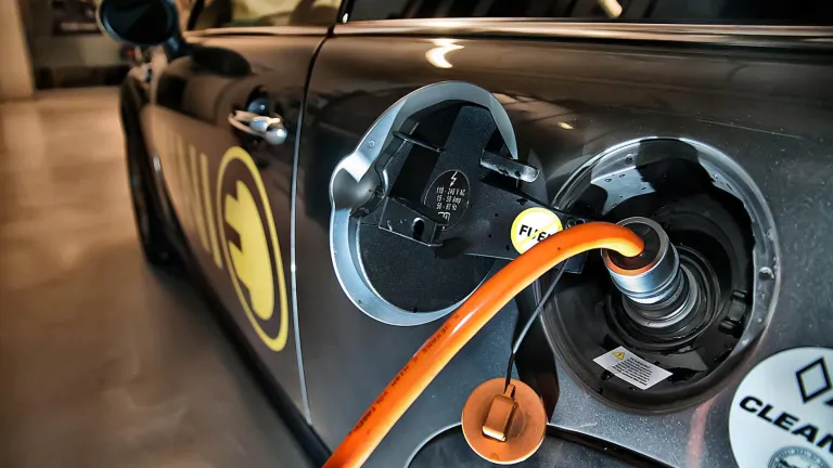El presidente Petro destaca el avance de los vehículos eléctricos en Colombia