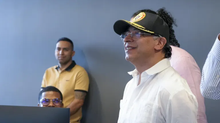 Entrega de campus inteligente de UniCamacho en Yumbo