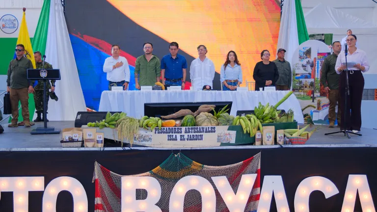 Entrega de tierras en Magdalena Medio: Gustavo Petro