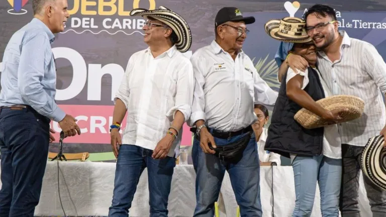 Entrega de tierras gobierno nacional 