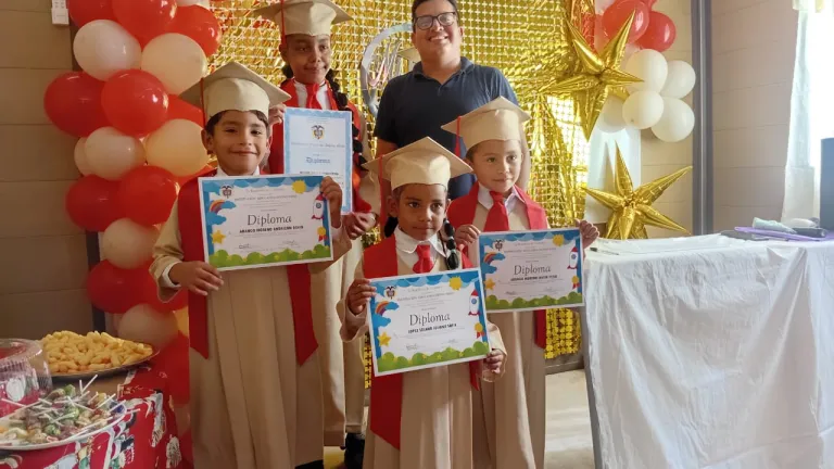 Primera graduación Escuela Camilo Torres Restrepo Agustín Codazzi