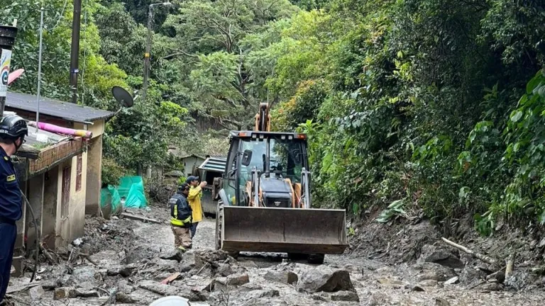 Medidas del Gobierno ante avalancha en la vía al Llano: dinero y aviones disponibles