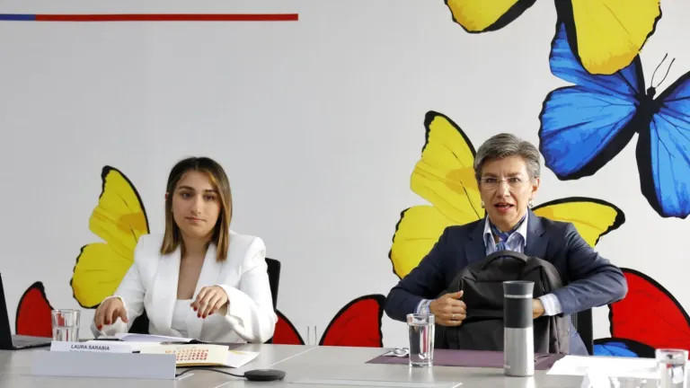 Laura Sarabia y Claudia López 
