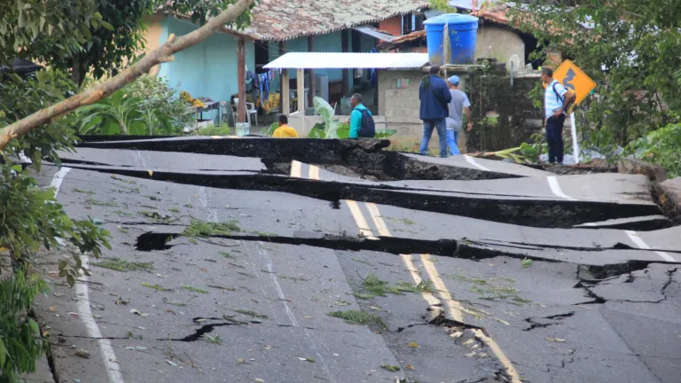 Derrumbe en la vía entre Bucaramanga y Barrancabermeja