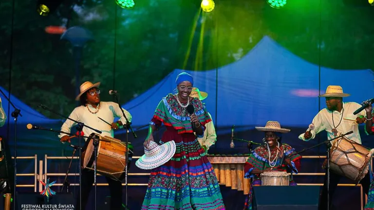 Artistas colombianos en Europa: Caña Flecha y Cantares del Pacífico
