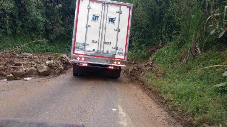 Vía Ricaurte – Tumaco: se habilita paso por un carril 