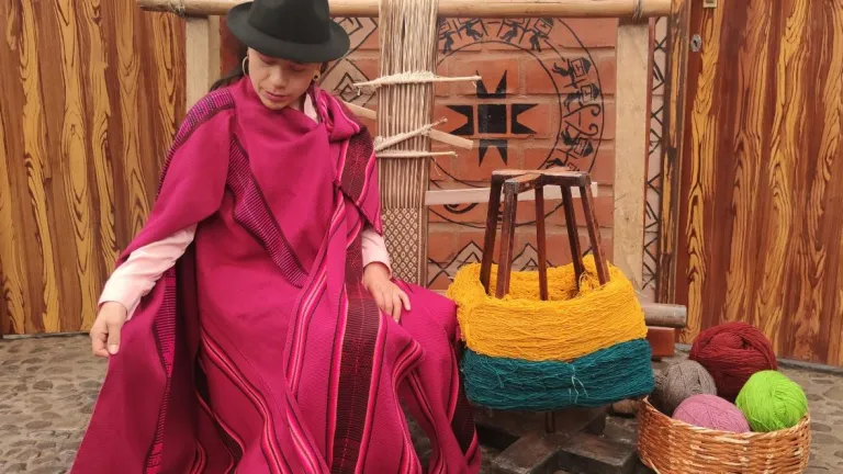 Ruanas, guangas y telares en lana de oveja de Nariño
