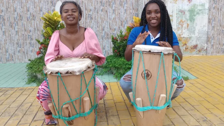 Mujeres afrodescendientes de Tumaco usan la música y la danza para sanar el Pacífico