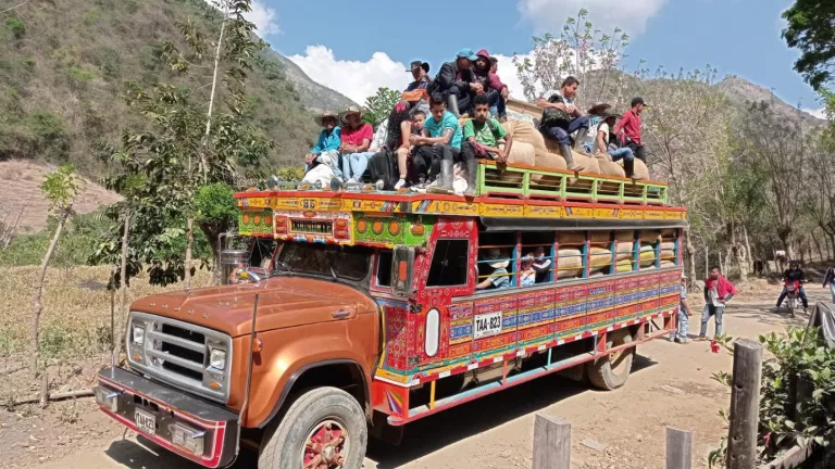 Chivas: transporte que se resiste a desaparecer en Ituango