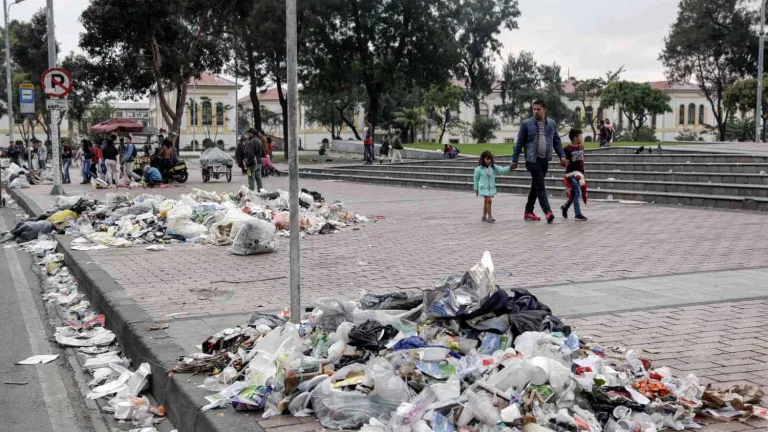 Recolección de basuras en Bogotá: preocupación ciudadana por retrasos y fallas en el sistema actual