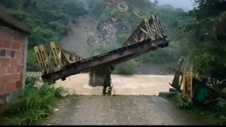 Caída del puente del río Saldaña en Ataco, Tolima