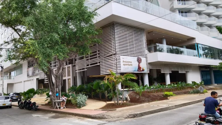 Fallo judicial ordena demolición de niveles excedentes en un hotel de San Andrés